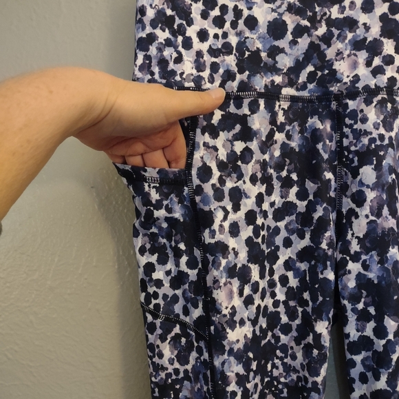 GAIAM Women's 7/8 High-Waisted Athletic Leggings Blue Abstract Size Medium - Picture 8 of 11